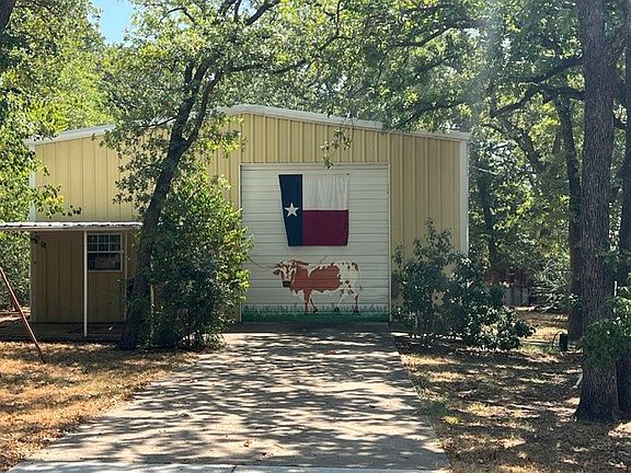 3rd image of 1203 Clover Ln