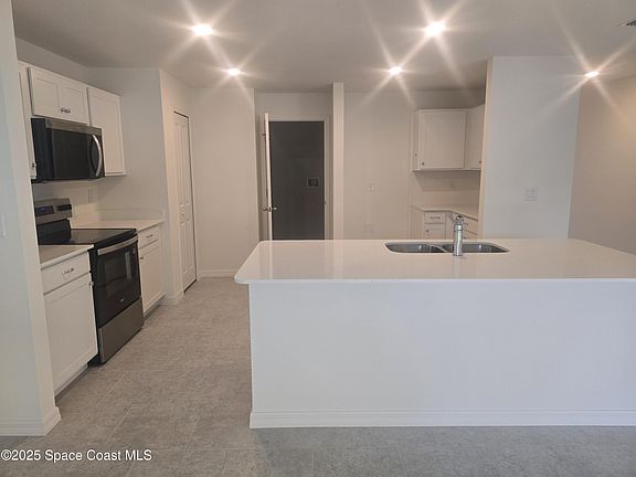 4th image of 971 SW Richmond Cir SW