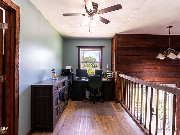 5th image of 1010 Powell Ave