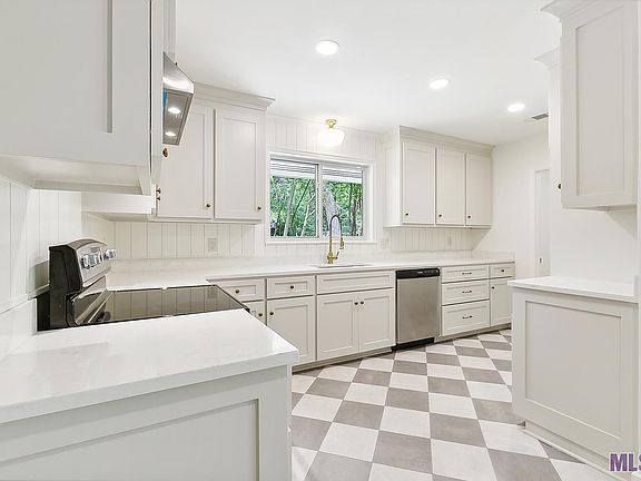 3rd image of 6020 Eastwood Dr