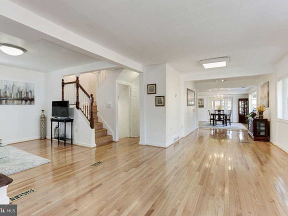 3rd image of 7216 Tyler Ave