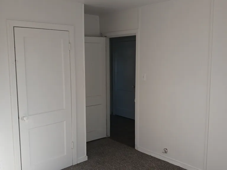 910 Erwin Ave — Photo 11