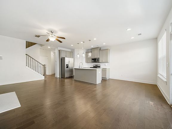 3rd image of 72 Garrison Dr