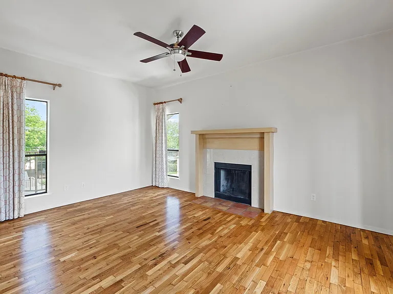 409 E 38th St #305 — Photo 3