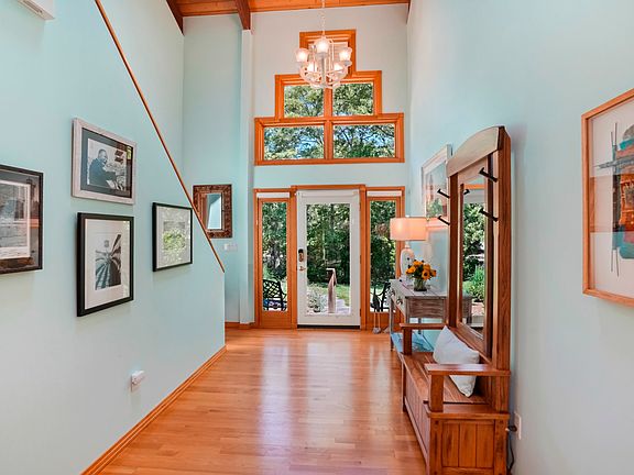 4th image of 18 Puritan Dr
