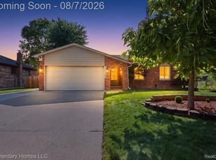 38626 Harrison Dr, Sterling Heights, MI 48310