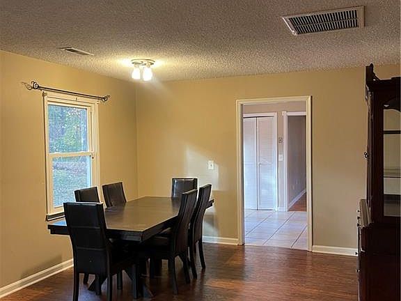 3rd image of 416 Woodlake Dr