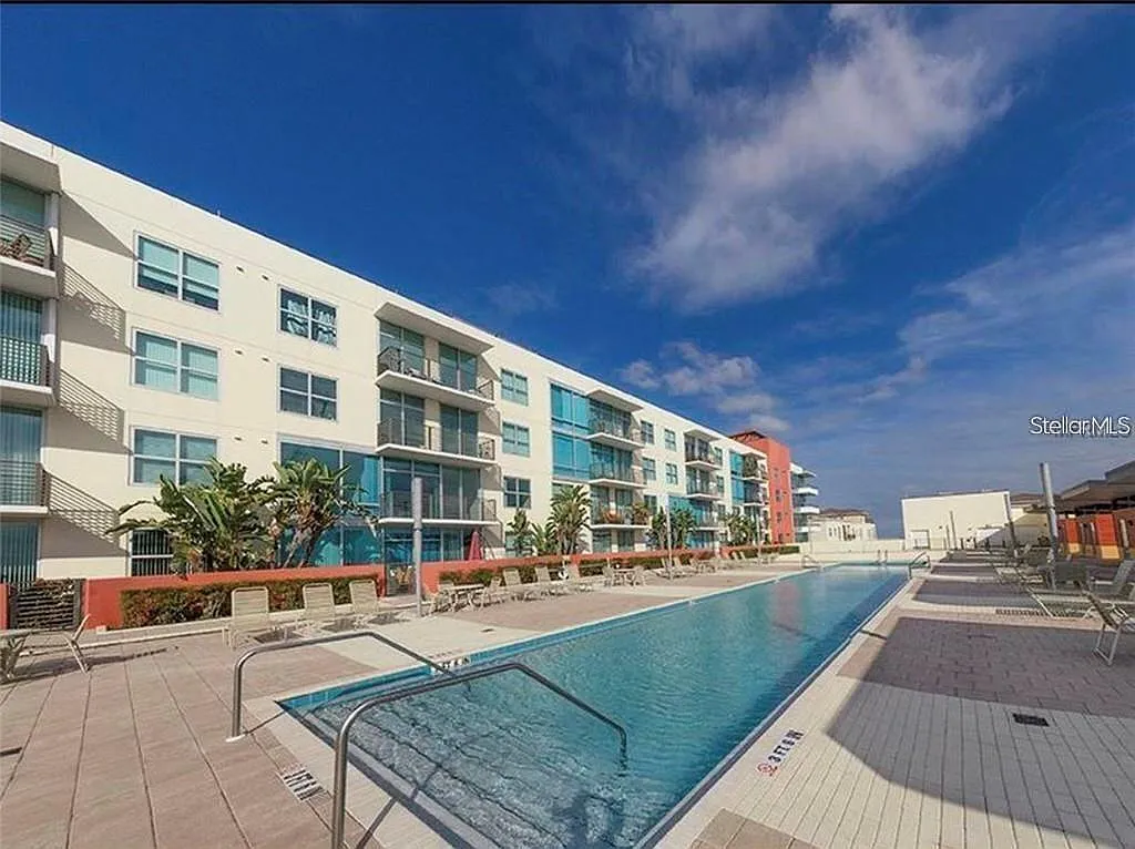1 bed, 1.0 bath, 615 sqft, $1,925 — Photo 2