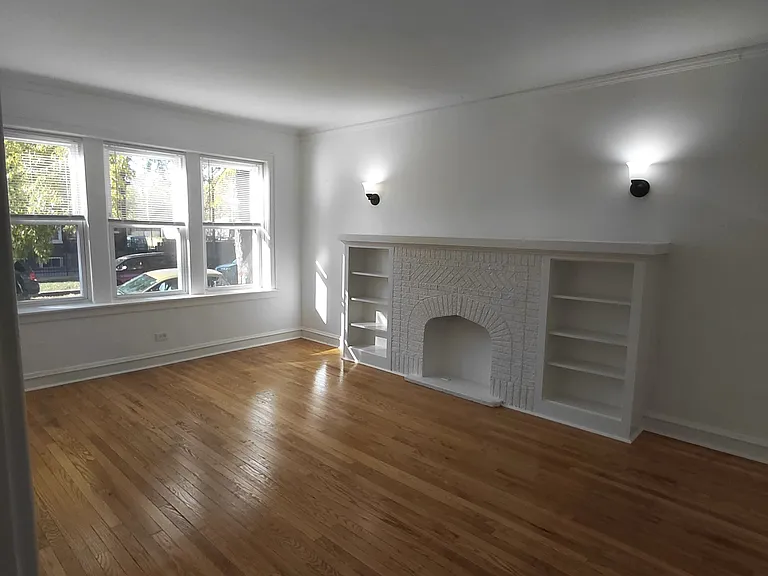 1107 N Avers Ave #1 — Photo 2
