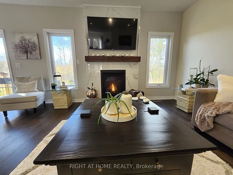 84 Diamond Valley Dr — Photo 24
