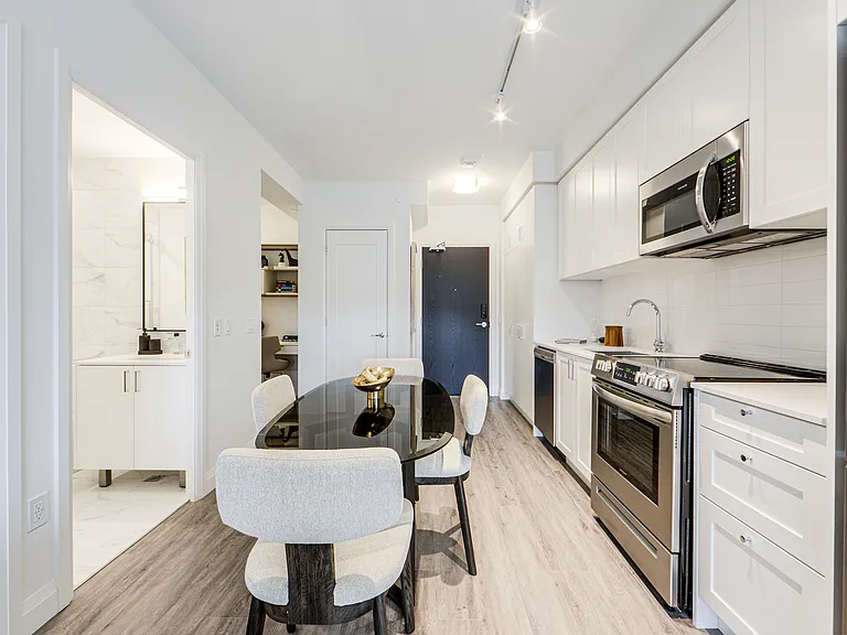 299 The Kingsway — Photo 44
