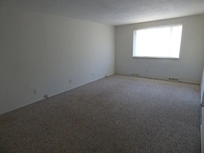 1083 Winona Dr — Photo 10