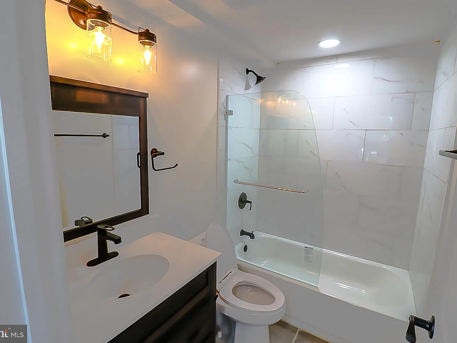 3 bed, 2.0 bath, 1120 sqft, $1,850 — Photo 3