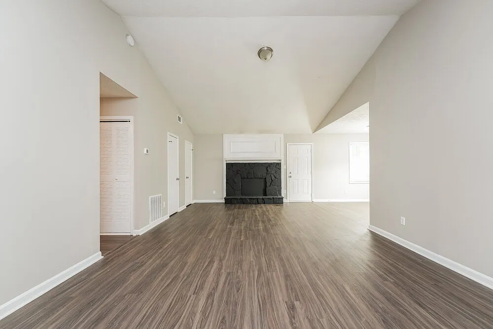 3 bed, 2.0 bath, 1400 sqft, $2,350 — Photo 3