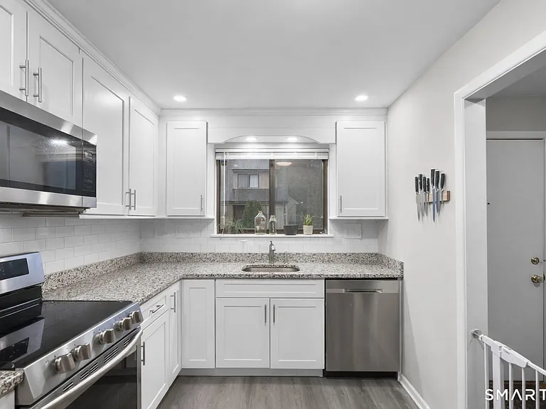 9 Avon Ct #9 — Photo 3