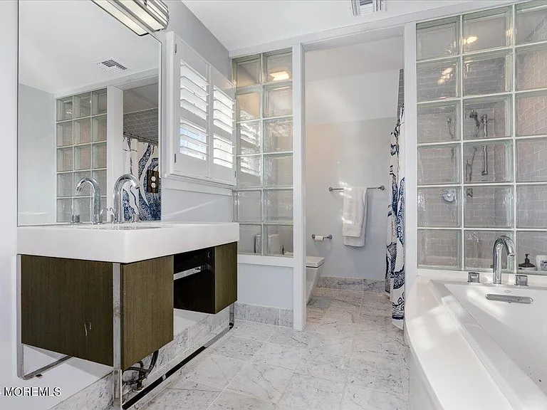 108 Glimmer Glass Cir — Photo 16