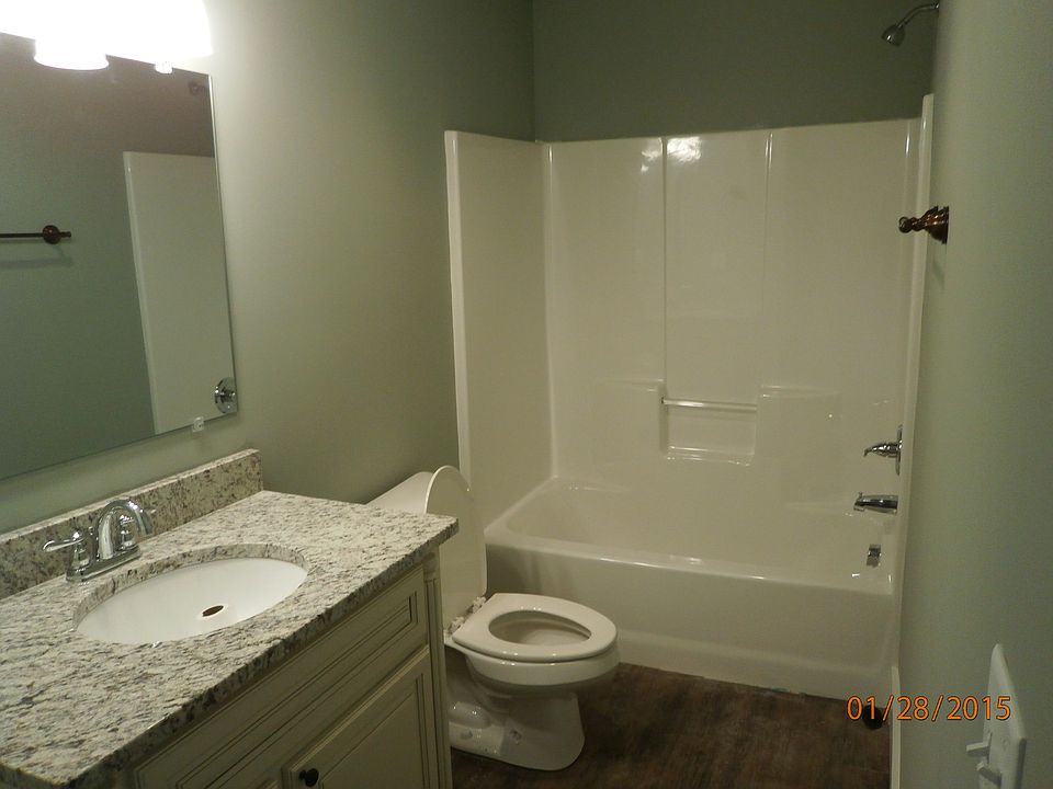 Stevens St Duplex bath 4_01282015