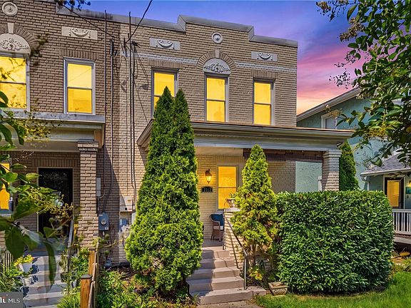 4th image of 3712 22nd St NE
