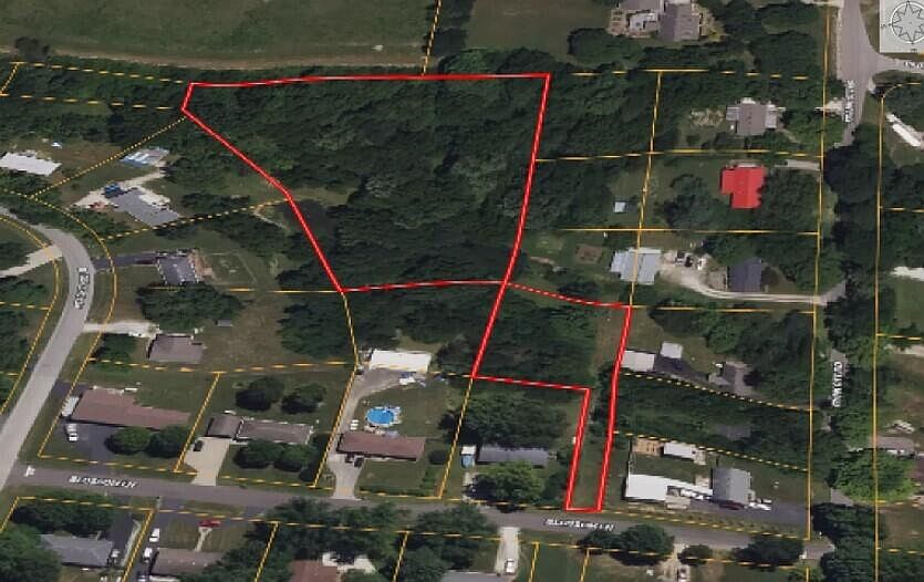 2nd image of 2004 Blossom Ln