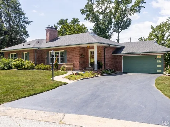 37 Flamingo Dr, Saint Louis, MO 63123