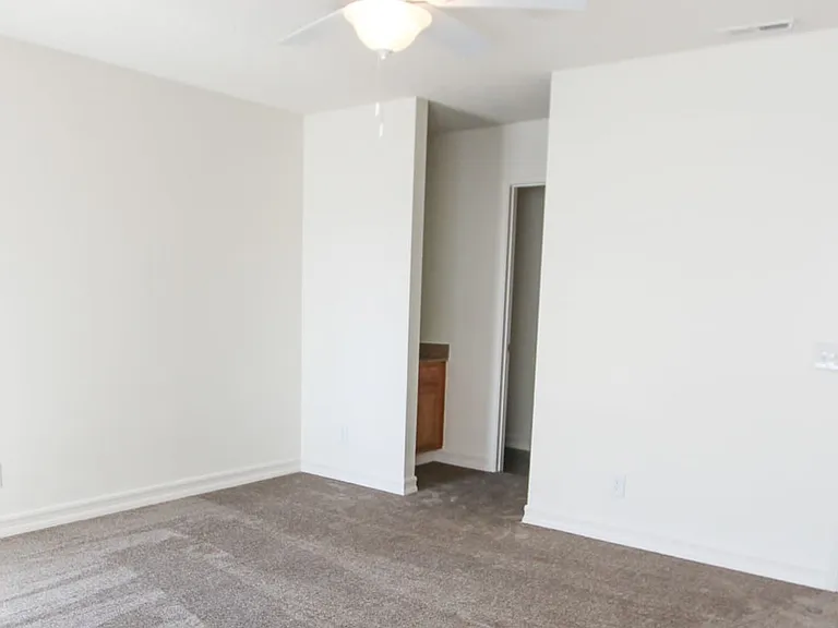 Woodlake - Military Housing — Photo 8