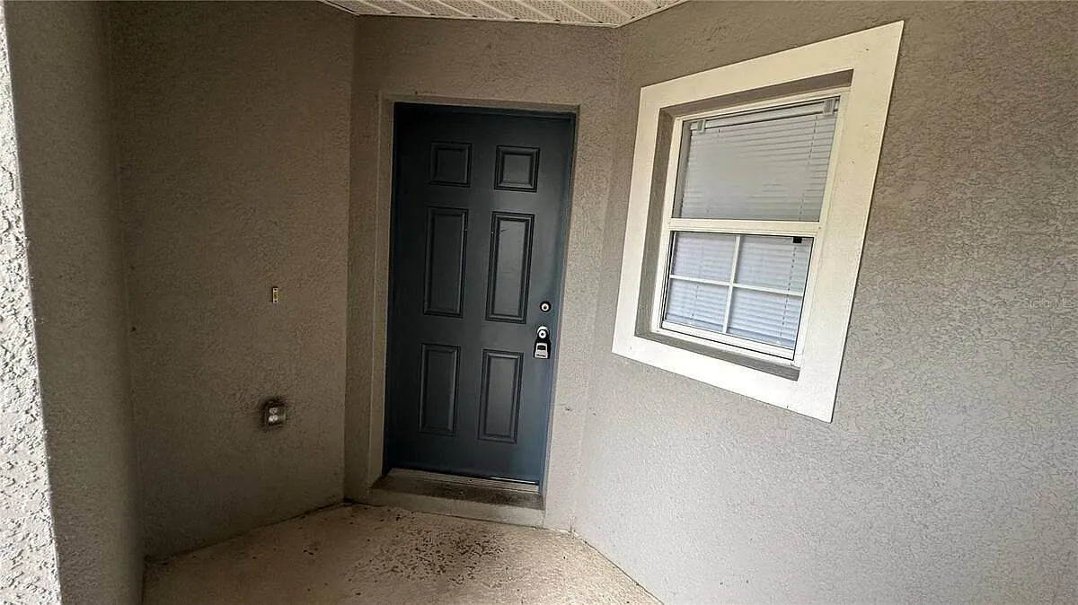 3 bed, 2.5 bath, 1683 sqft, $2,100 — Photo 2