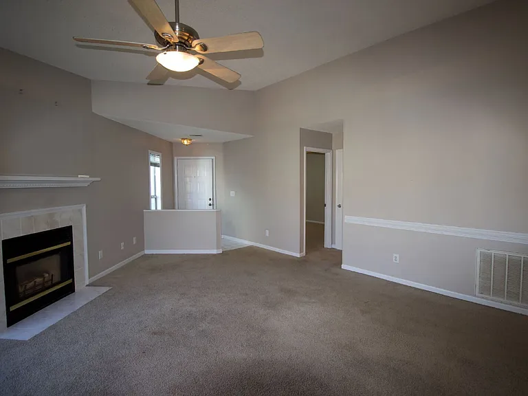 120 Breezewood Dr — Photo 18