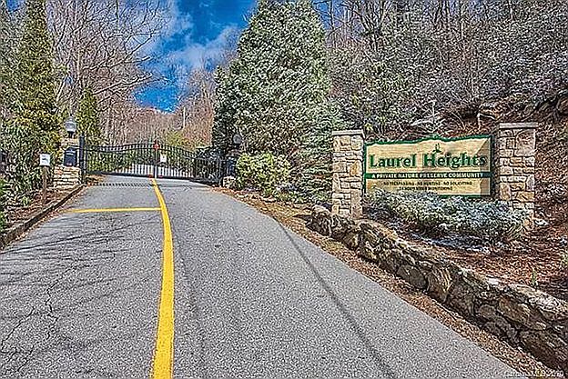 1st image of 160 Stonebrook Dr