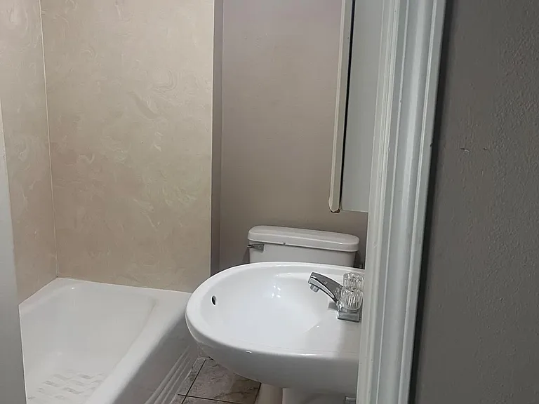 440-442 Westwood Dr — Photo 1