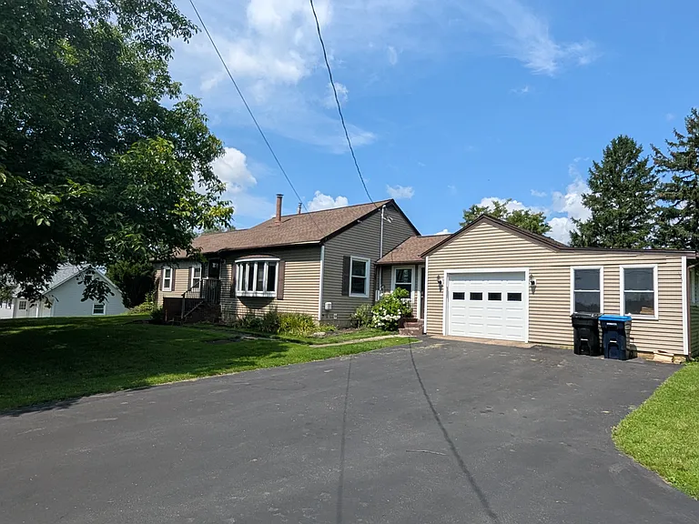 384 Martin Rd — Photo 1