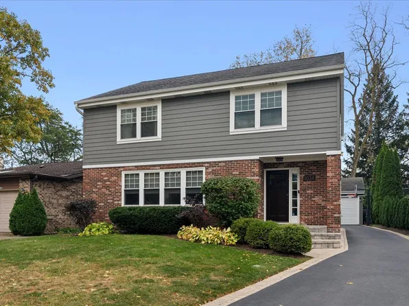 1034 Devonshire Ct, Highland Park, IL 60035