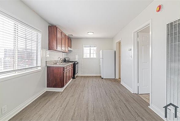 1st image of 731 E Jefferson Blvd APT 2