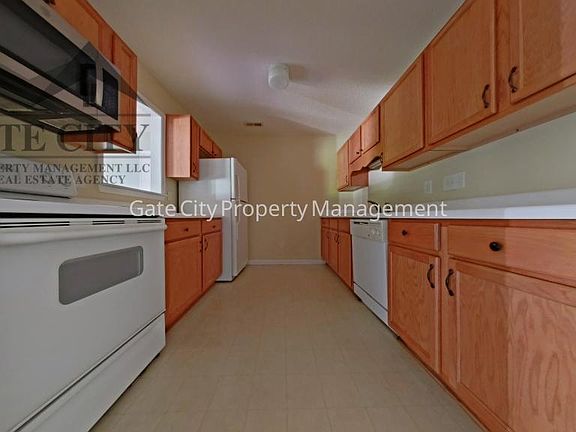 2nd image of 905 Hanahan Ct
