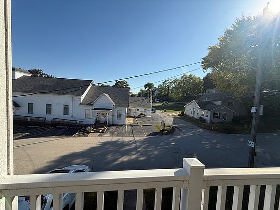 5th image of 111 Ewing St #1/2