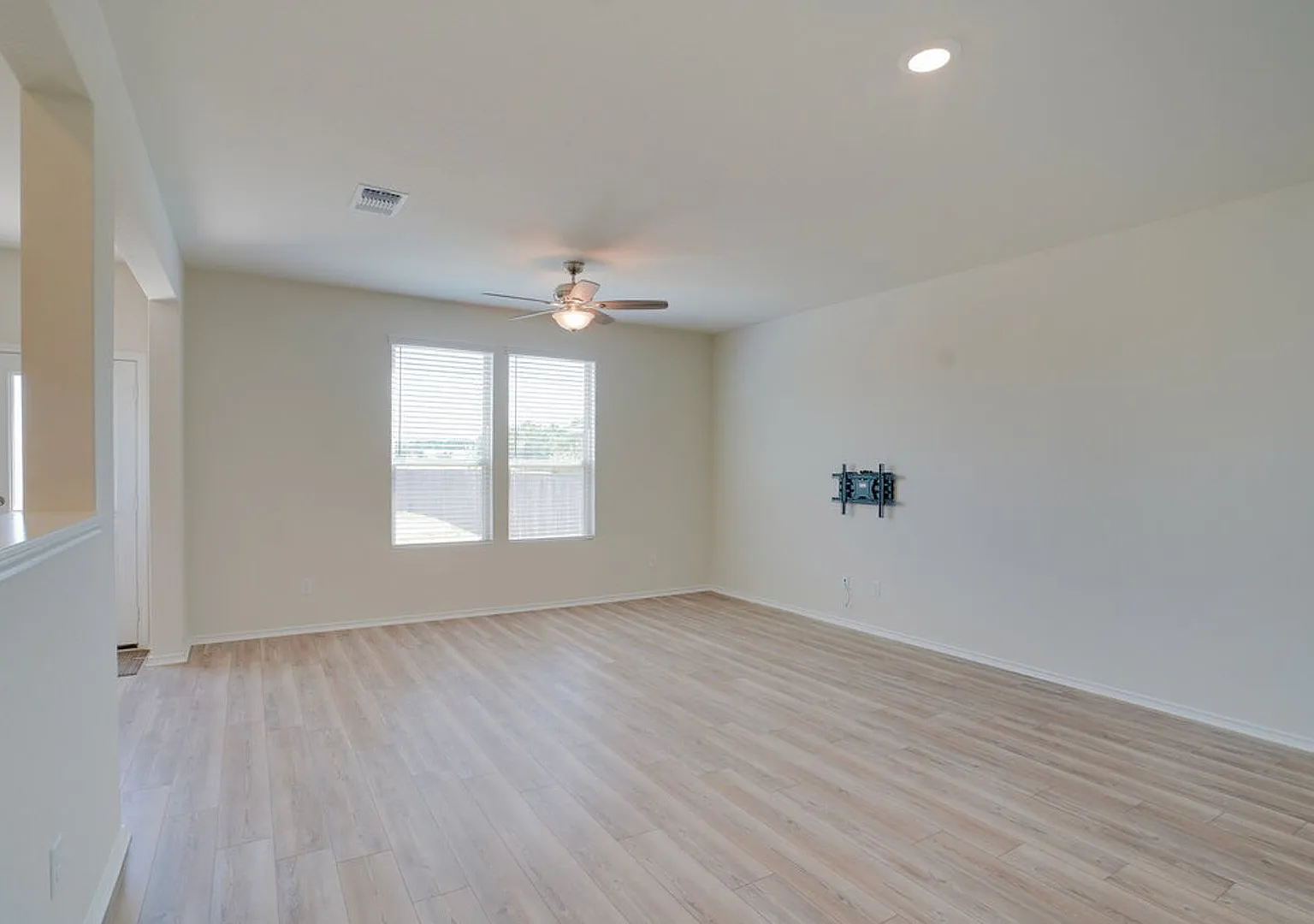 1109 Paradise Canyon Drive, Jarrell, TX 76537 — Photo 2