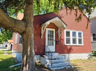 562 7th Ave S, Clinton, IA 52732