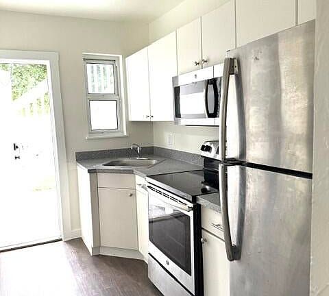 4th image of 715 2nd Ave S