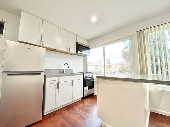 2nd image of 1445 S Sherbourne Dr APT 1