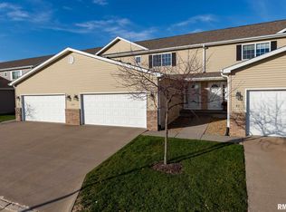 1570 Savannah Cir, Davenport, IA 52807