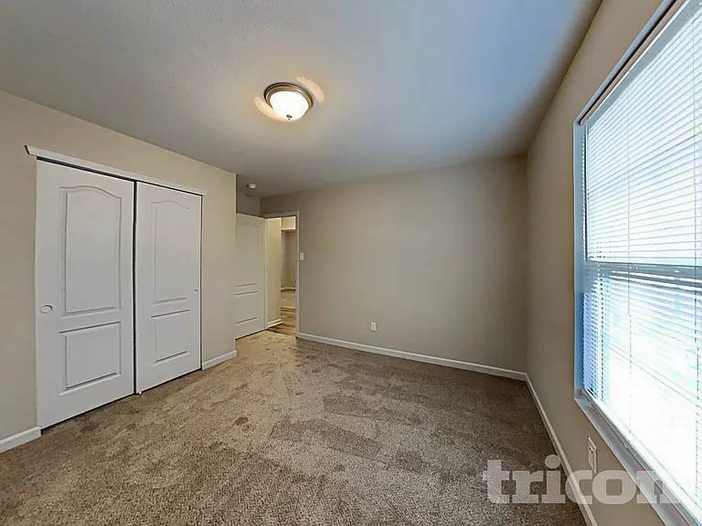 285 Aershire Ct — Photo 12
