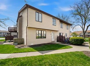 1729 Cedarbrook Ct, Sycamore, IL 60178