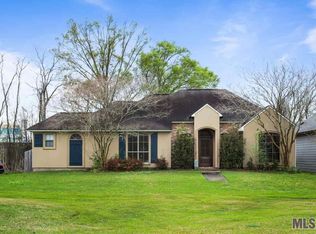 8640 E Cypress Point Ct, Baton Rouge, LA 70809