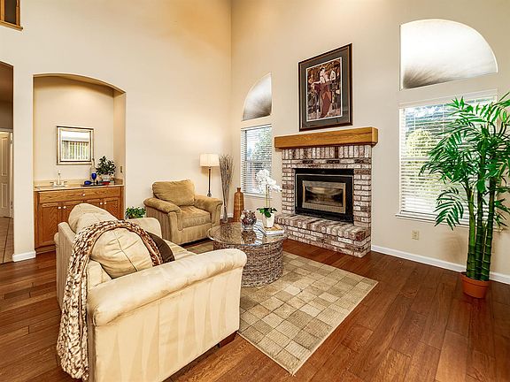 2nd image of 3061 Camerosa Cir