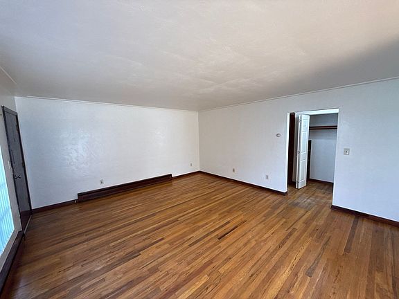 5th image of 1961 Center St NE #101