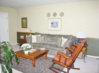 820 Banyan Dr, Elk Grove Village, IL 60007