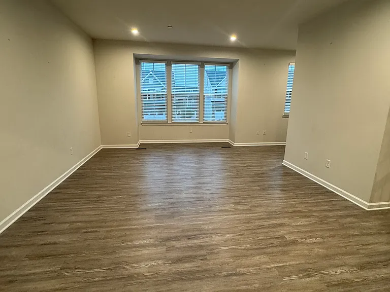 205 Cranesbill Dr — Photo 4