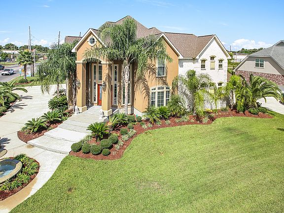 2nd image of 101 Cove Ln