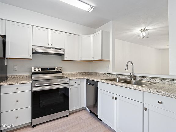 2nd image of 1576 Revere Ln