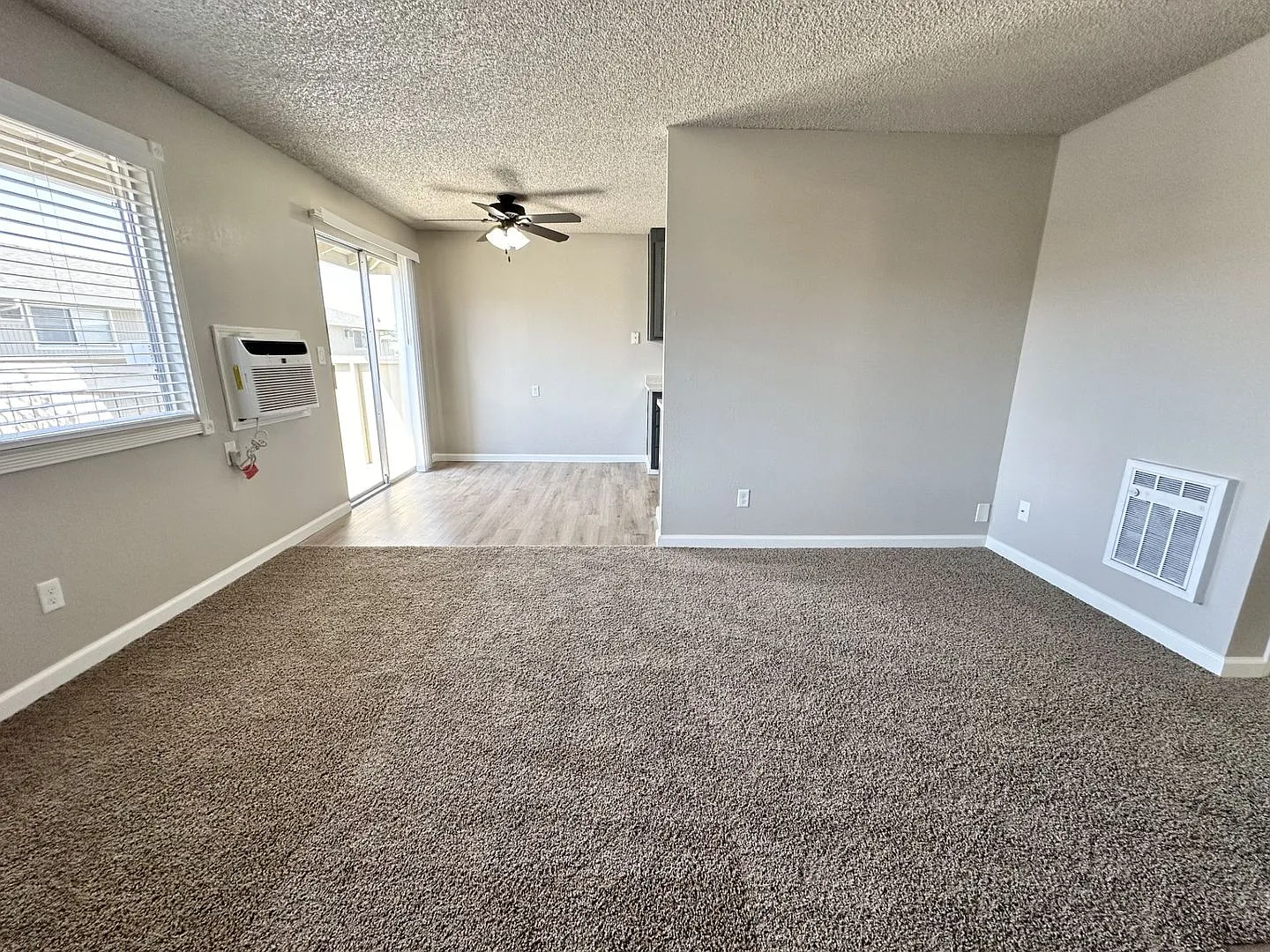 Oasis Apartments — Photo 1