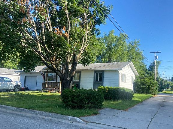 3rd image of 2363 La Forest Ave